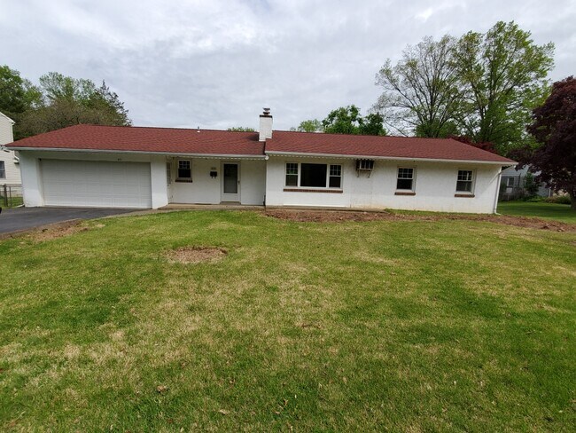 Foto del edificio - 571 Kutcher Rd