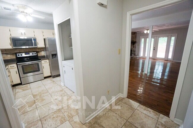 Foto del edificio - 302 Old Rocky Ridge Ln