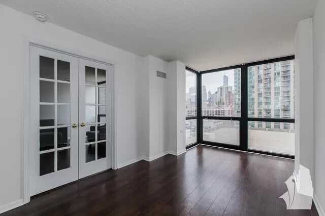 Bedroom - 1122 N Clark St
