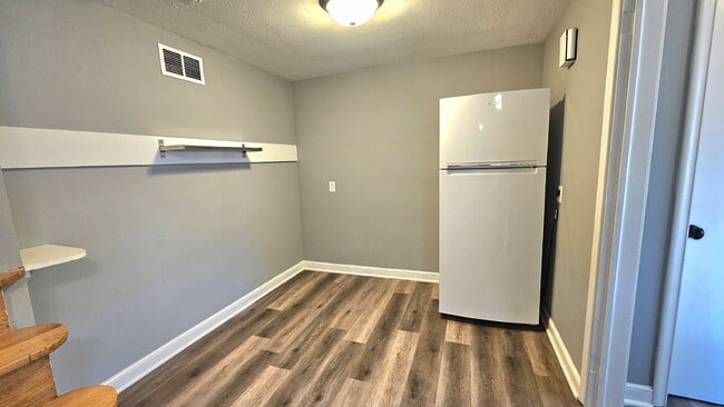 Foto del edificio - "Charming Edina Duplex Retreat: Spacious 1150 Sq Ft Haven!" Available now!