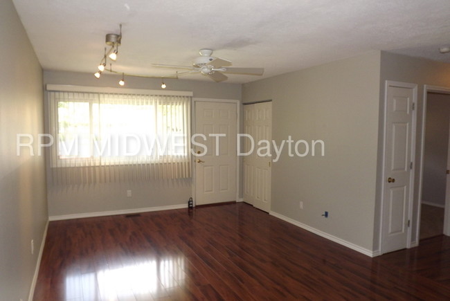 Building Photo - 3 Bedroom Vandalia Ranch Home!