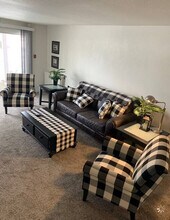 Building Photo - 1001 Cedar St