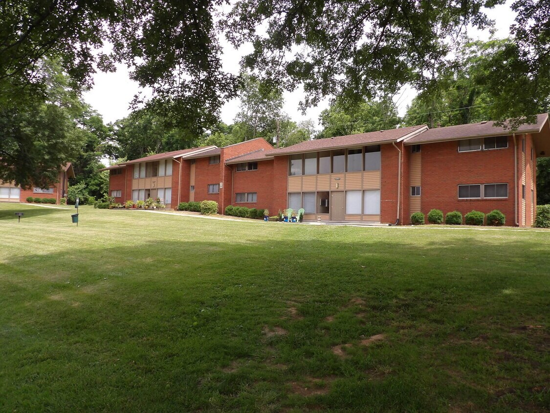 Primary Photo - 1006 Forest Hill Dr