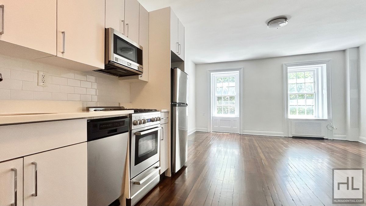 Primary Photo - EAST 65 STREET