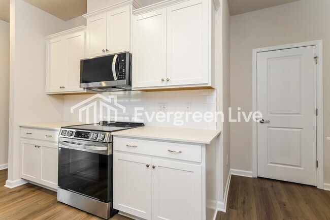 Foto del edificio - 811 Pear Blossom Ct