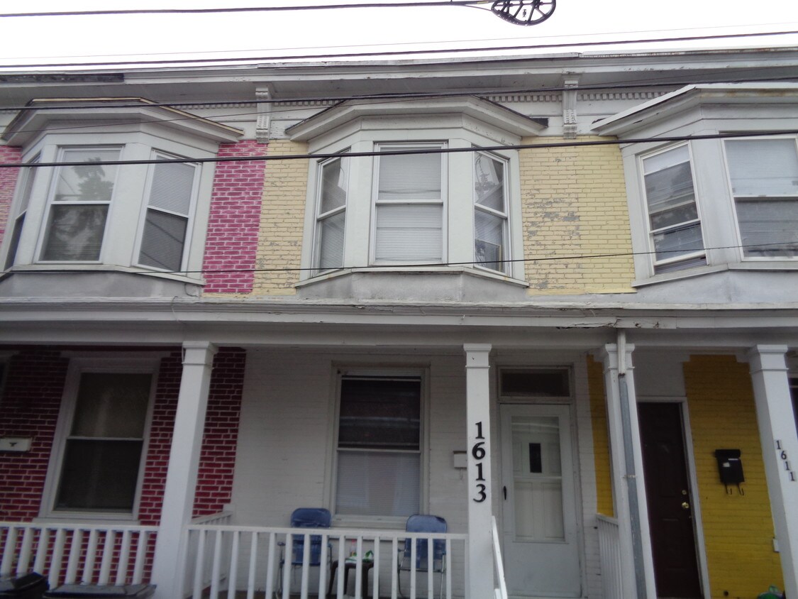 1613 Thompson St, Harrisburg, PA 17104 Townhouse for Rent in