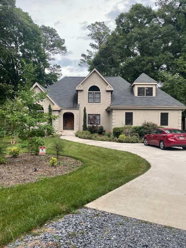 Front - 1712 Shirley St SW