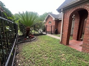 Building Photo - 9602 Top Gallant Ct