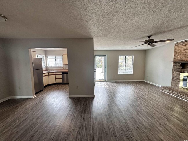 Foto del edificio - 6536 Valene Ct