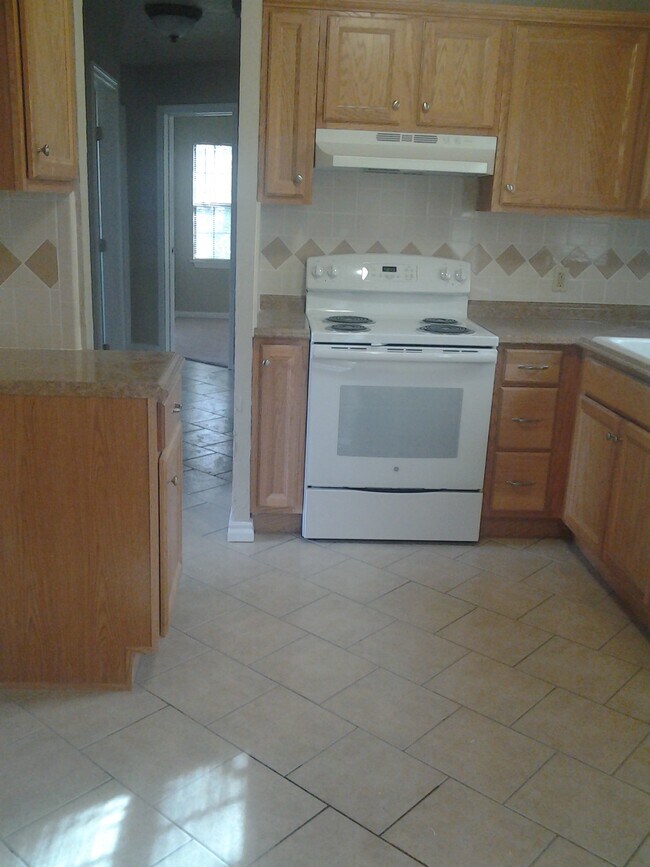 Kitchen /Stove - 7014 NW 61st Ter
