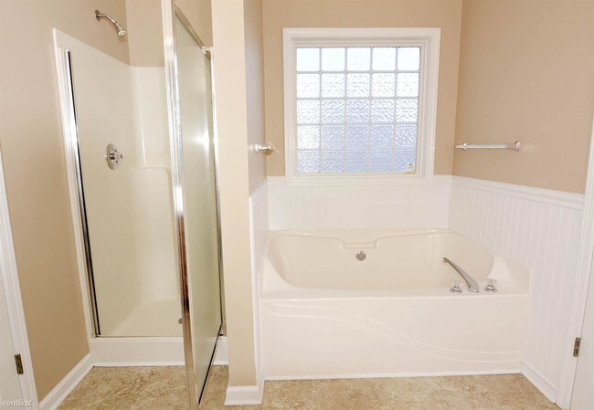 Building Photo - 4 br, 2 bath House - 12 Oak Crest Court