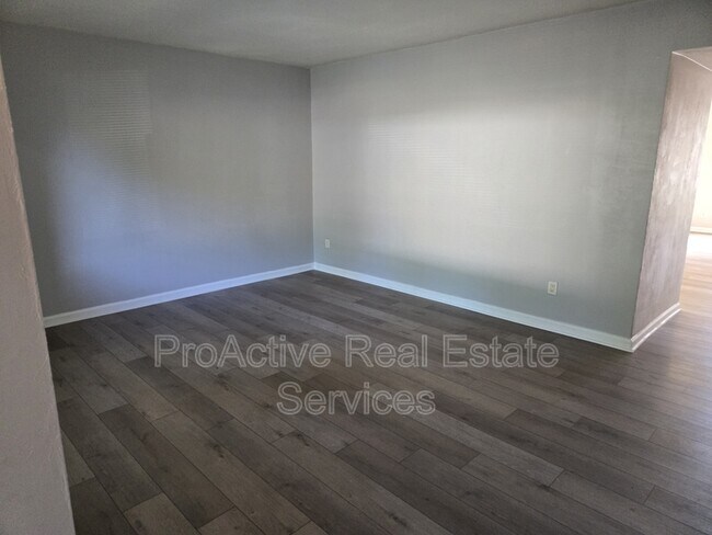 Foto del edificio - 606 Redkirk Ln