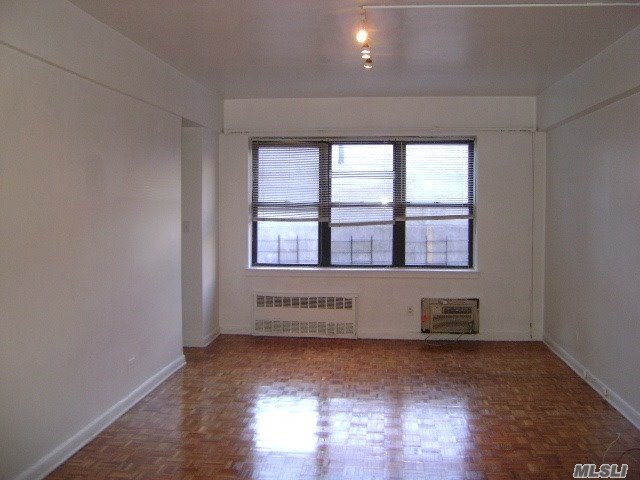 Foto del edificio - 76-26-76113 113th St