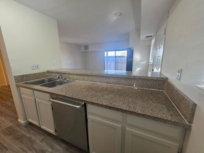 Building Photo - 2177 Kietzke Ln