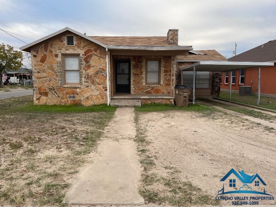 Primary Photo - 1027 E Harris Ave