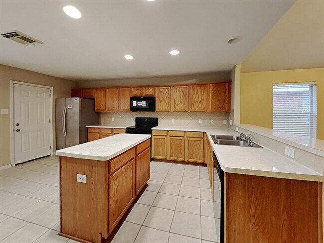 Building Photo - 3318 Falcon Trail Dr