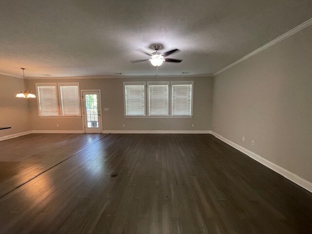Foto del edificio - 501 Brantley Cove Cir