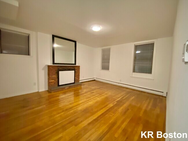 Building Photo - 272 Marlborough St