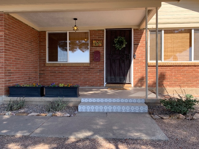 Building Photo - 1032 San Pedro Dr SE