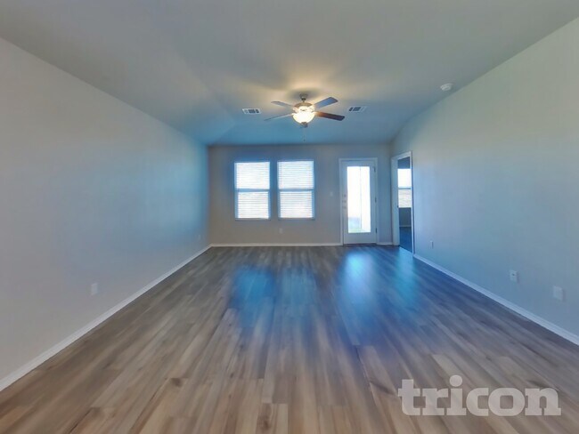 Foto del edificio - 5125 Sidesaddle Dr