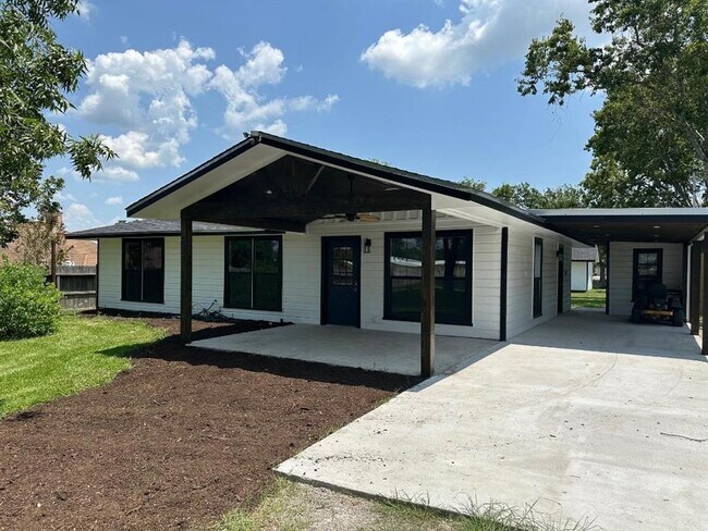 Foto del edificio - 108 N Dixie St