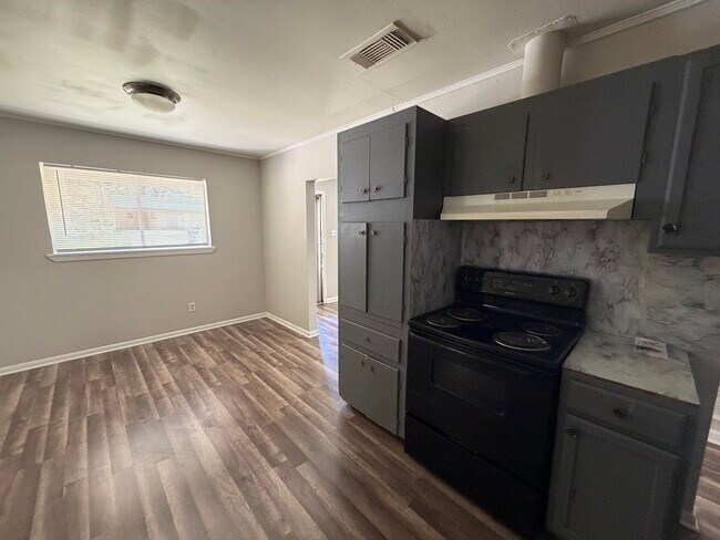 Building Photo - 9442 Normandie Dr