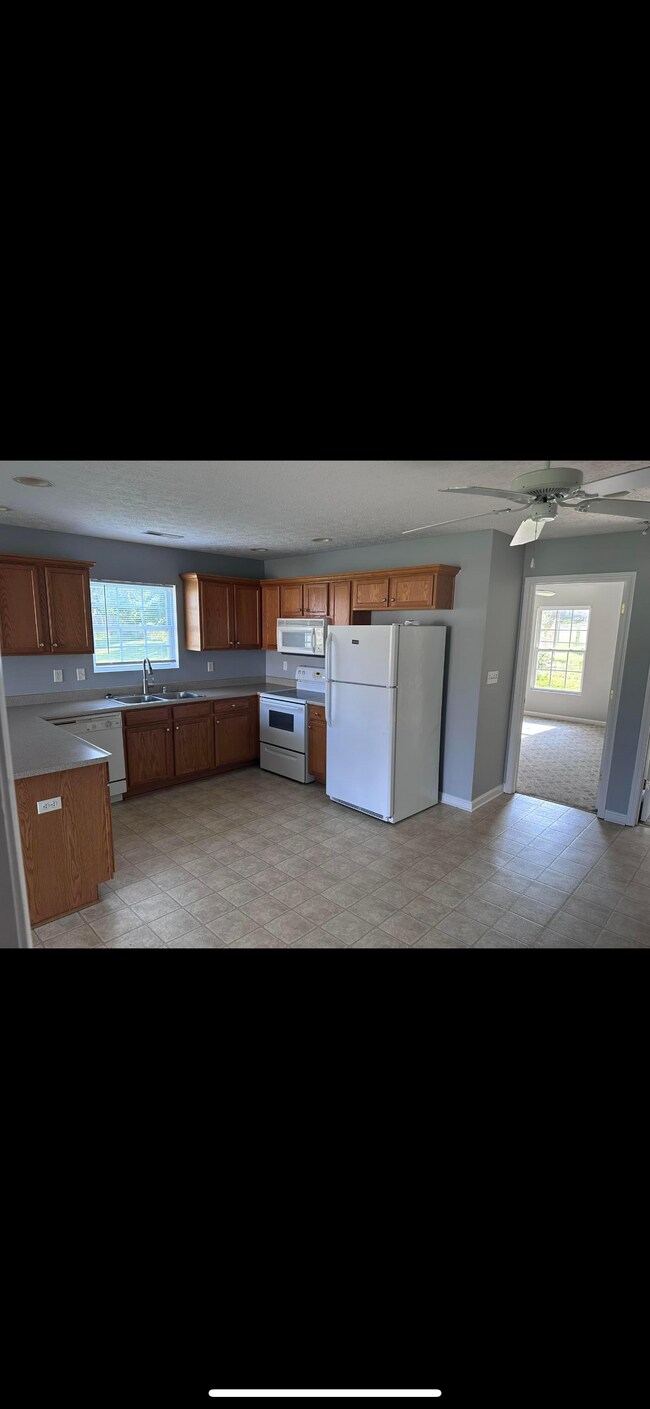 Building Photo - 117 Clover Ct