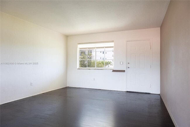 Building Photo - 2200 Calais Dr