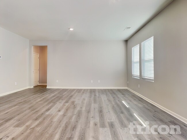 Building Photo - 300 San Vito Wy