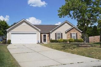 Building Photo - 2011 Oakbriar Cir