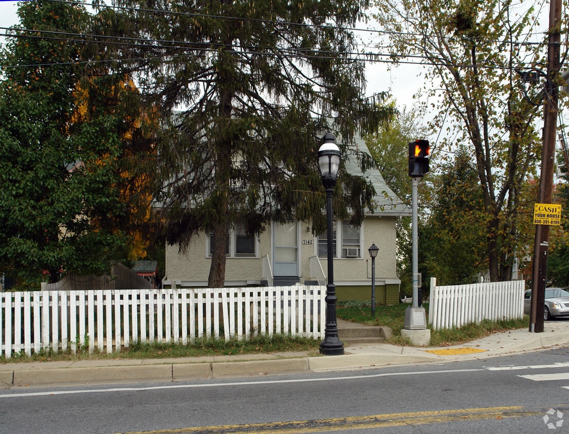 Building Photo - 7142 Carroll Ave