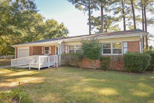 Building Photo - Accepting Applications: 3 Bedroom 1.5 Bathroom- Small Dogs Considered