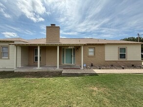 Building Photo - 1214 Sutton Dr