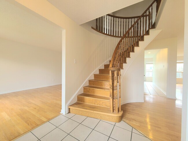Building Photo - 583 Merkley Dr