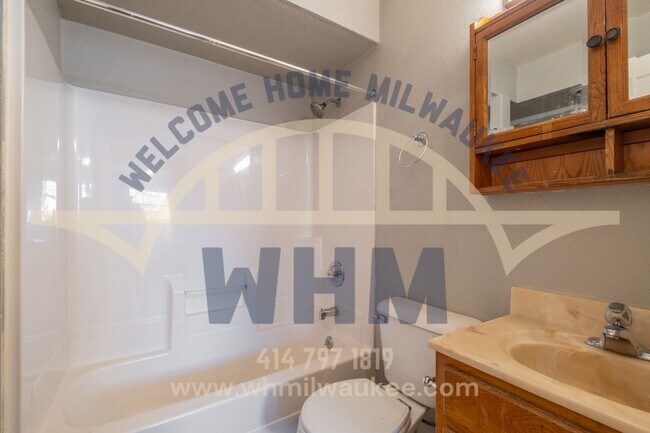 Foto del edificio - Lovely 2 Bedroom Side by Side unit with Fe...