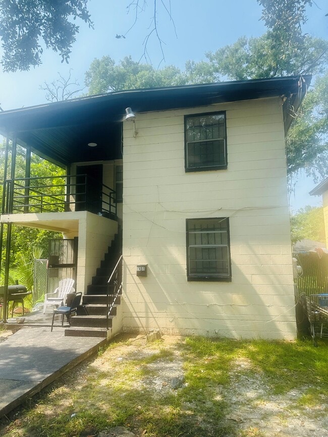 Building Photo - 1451 W 21st St