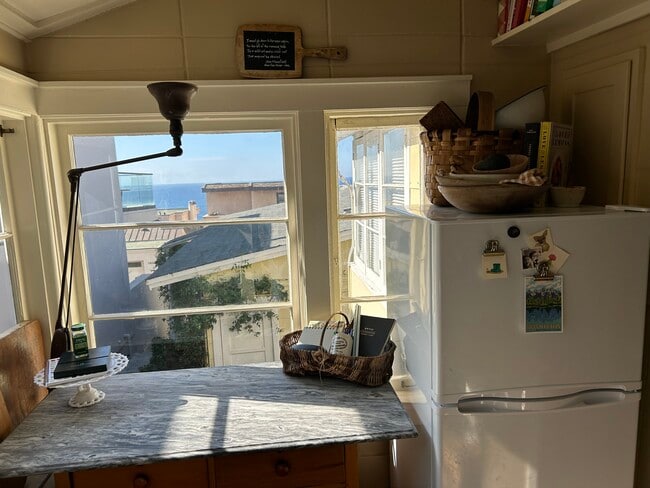 Building Photo - 2612 Victoria Dr