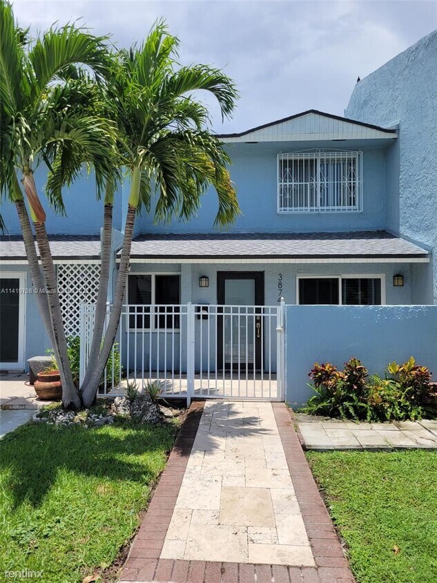 Primary Photo - 2 br, 2 bath Townhome - 3874 SW 107th Ave