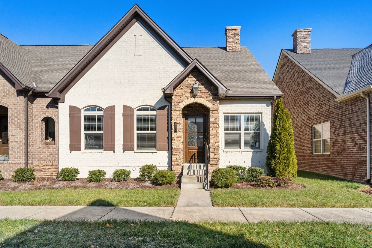 Primary Photo - 2 Bed, 3 Bath Home w/ 2 Car Garage