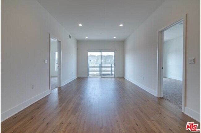 Foto del edificio - 5302 Sepulveda Blvd