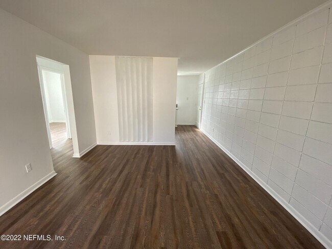 Building Photo - 2977 Collier Ave