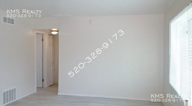 Building Photo - 2 Bedroom 1 Bath Duplex - Swan Rd & 22nd St
