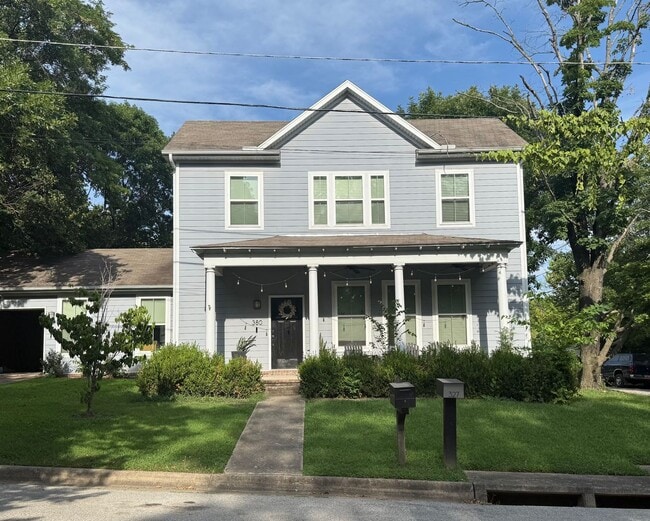 3 Bedroom Fayetteville Home Just Minutes to Dickson Street & Downtown Fayetteville - 3 Bedroom Fayetteville Home Just Minutes to Dickson Street & Downtown Fayetteville