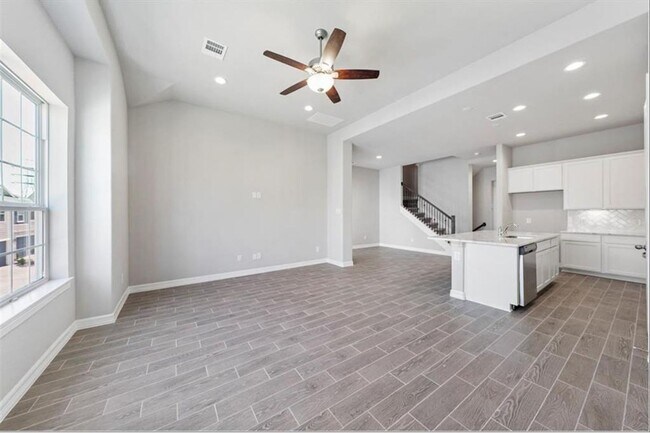 Building Photo - Brand New 3 Story Townhome