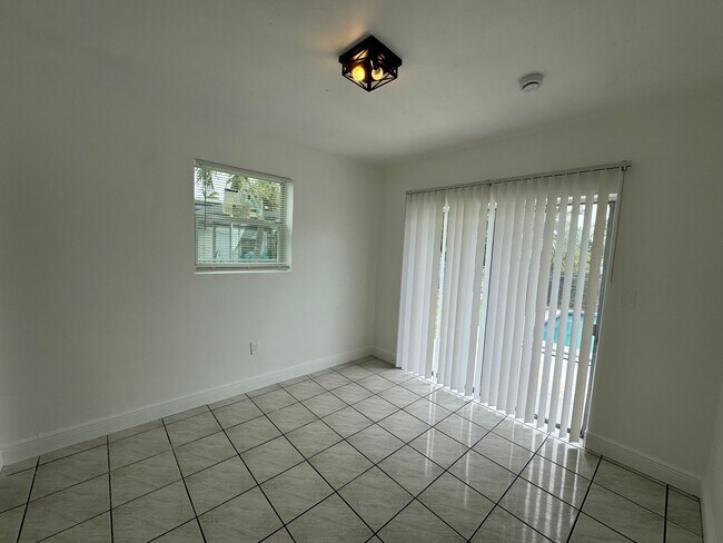 Foto del edificio - 2734 SW 66th Terrace