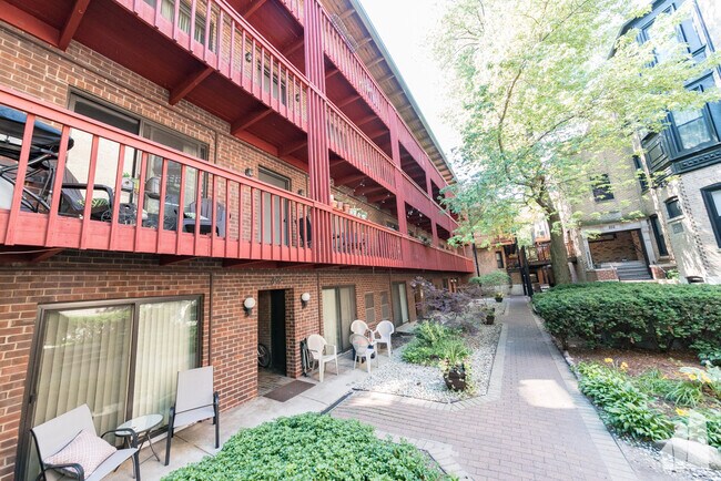 Foto del edificio - 803 W Oakdale Ave