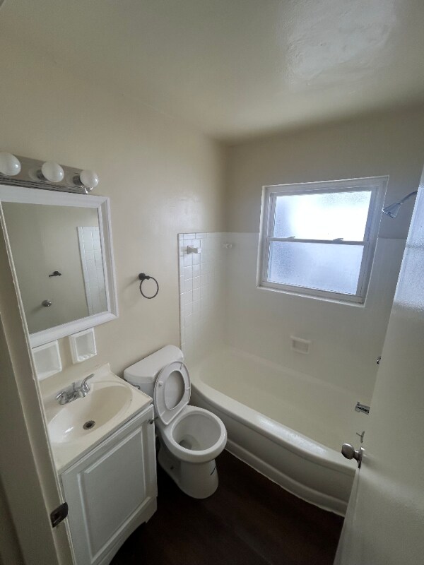 Foto del edificio - 2616 Newport Ave