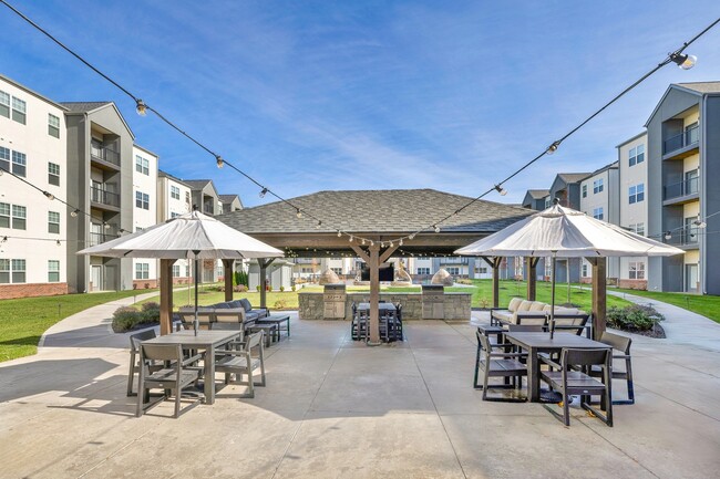 VistaRiverwest-OutdoorKitchenGrillRotisserie3 - Vista Riverwest