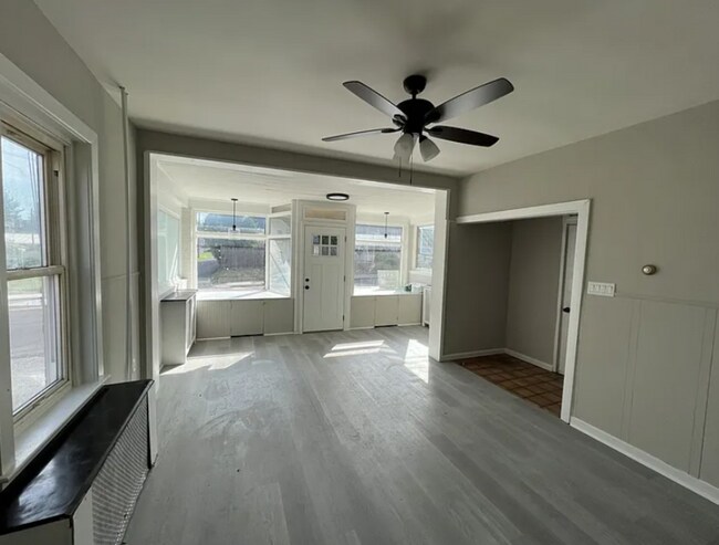 Foto del edificio - This beautifully remodeled single-family r...
