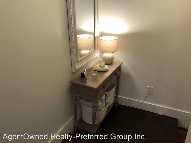 Building Photo - 1 br, 1 bath House - 2 Francis Street Unit B